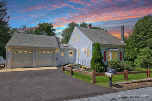 Homes for sale in Middlebury, CT | 587 Shadduck Rd, Middlebury, CT 06762 | MLS# 24124473