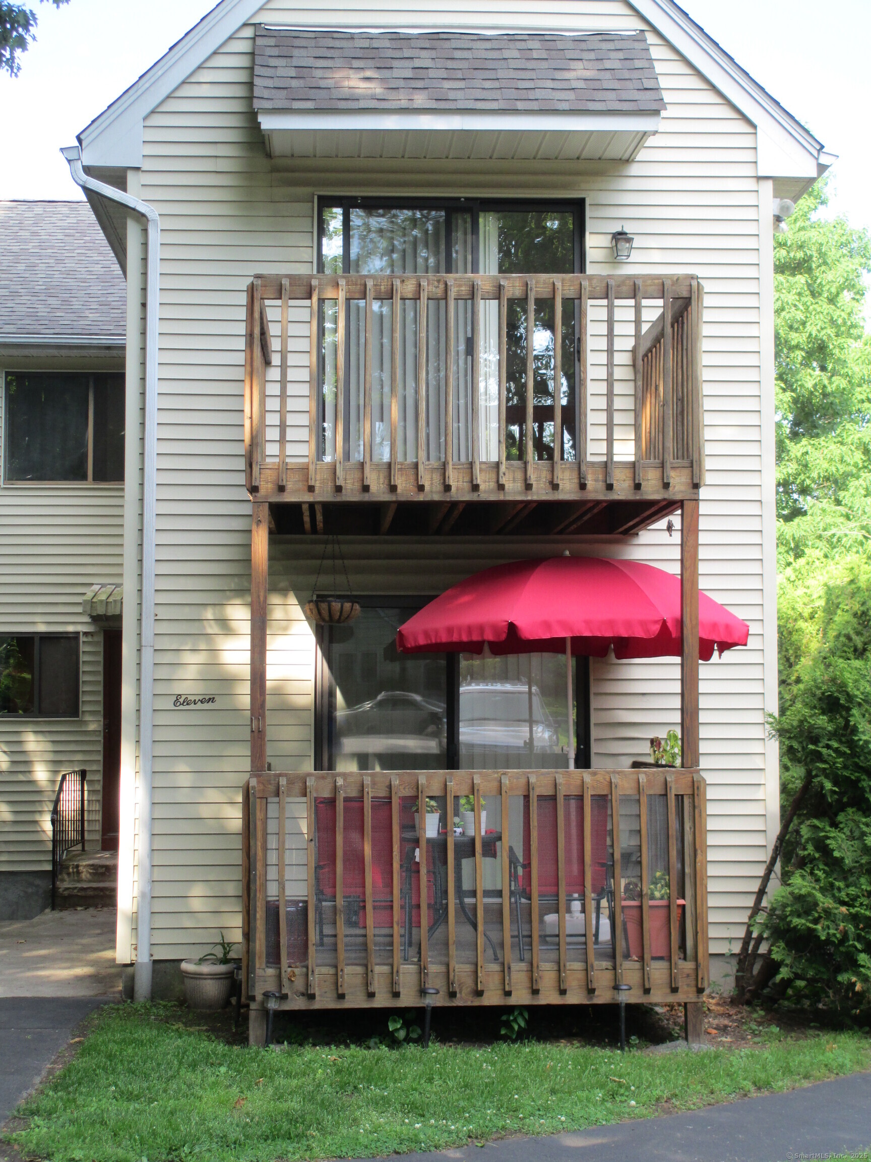 11 Cove View Drive, Stamford, Connecticut photo 1