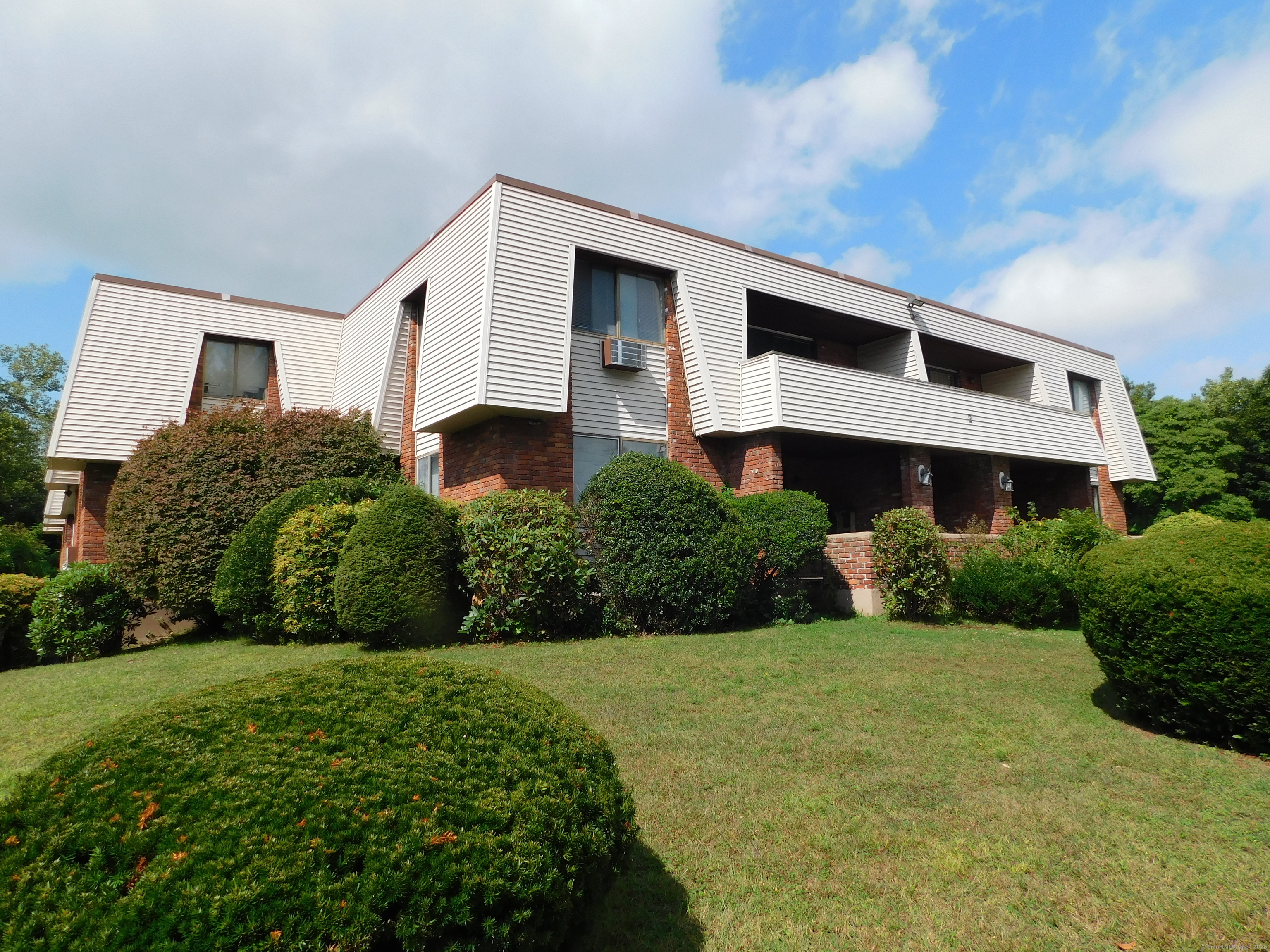 565 Talcottville Road APT 2C3