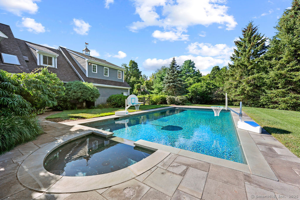 Photo 37 of 16 Oak Bluff, Avon, CT