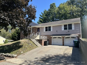 Homes for sale in Stratford, CT | 450 Emerald Pl, Stratford, CT 06614 | MLS# 24126471