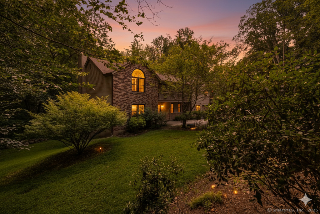 27 Blackberry Drive East, Stamford, Connecticut photo 1