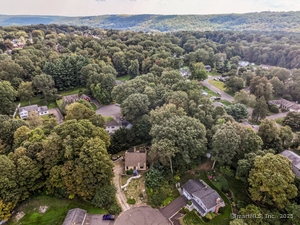 Homes for sale in Naugatuck, CT | 31 Pilgrim Ln, Naugatuck, CT 06770 | MLS# 24124799