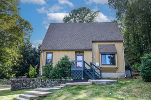 Homes for sale in Naugatuck, CT | 31 Pilgrim Ln, Naugatuck, CT 06770 | MLS# 24124799