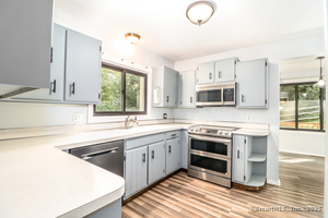 Homes for sale in Naugatuck, CT | 31 Pilgrim Ln, Naugatuck, CT 06770 | MLS# 24124799