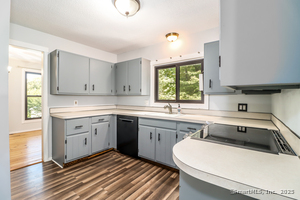 Homes for sale in Naugatuck, CT | 31 Pilgrim Ln, Naugatuck, CT 06770 | MLS# 24124799