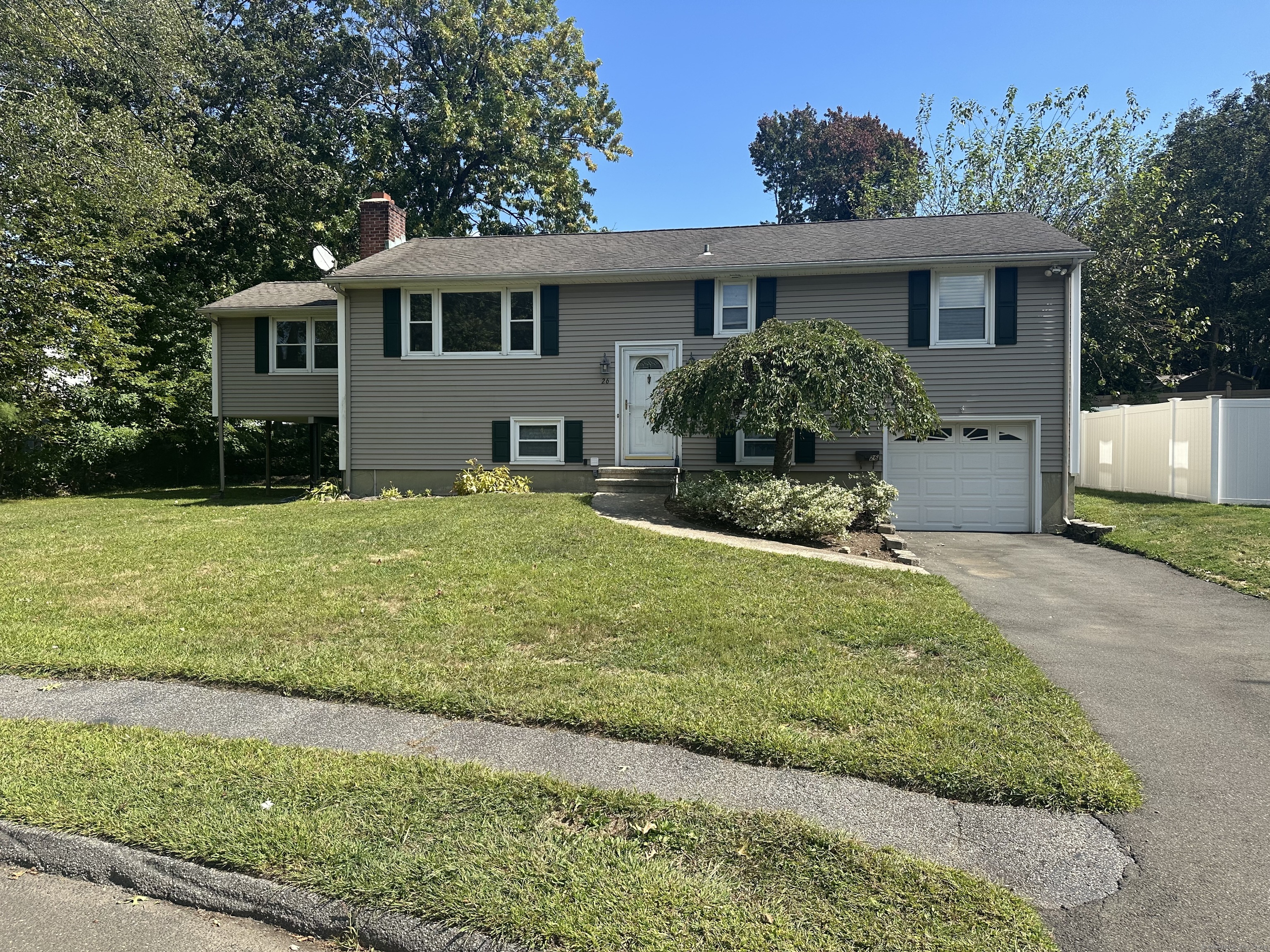 26 Macintosh Road, Norwalk, Connecticut photo 1