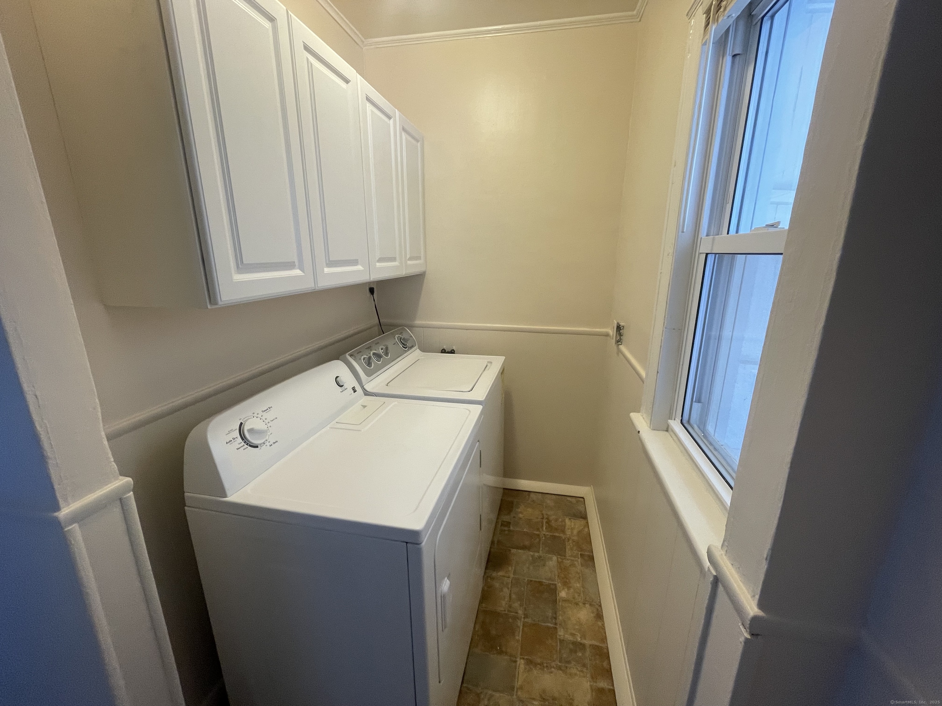 302 Lakeview, Waterbury, 06705, 6 Bedrooms Bedrooms, 0 ,2 BathroomsBathrooms,Multi-family For Sale,For Sale,Lakeview,0,24122420