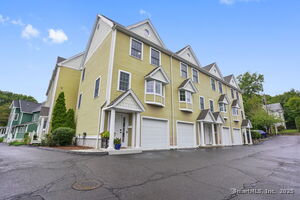 16 Hillside Place, Unit APT J4