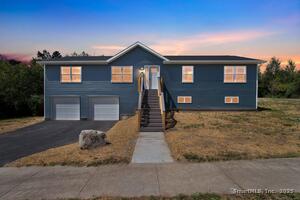 Homes for sale in Naugatuck, CT | 170 Darcangelo Dr, Naugatuck, CT 06770 | MLS# 24127890