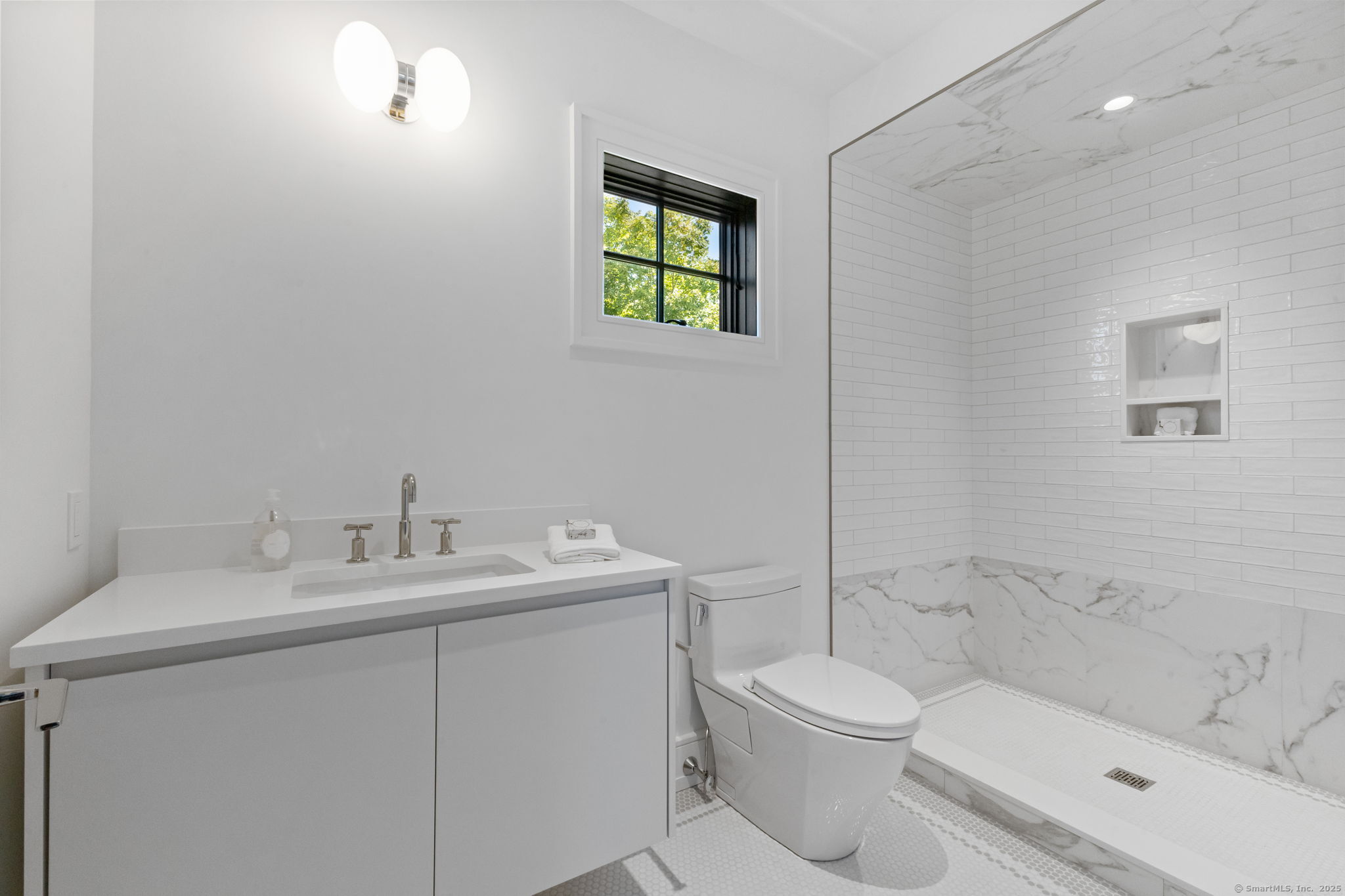 Greenwich, Connecticut, 06830, United States, 5 Bedrooms Bedrooms, ,5.5 BathroomsBathrooms,Residential,For Sale,1959993