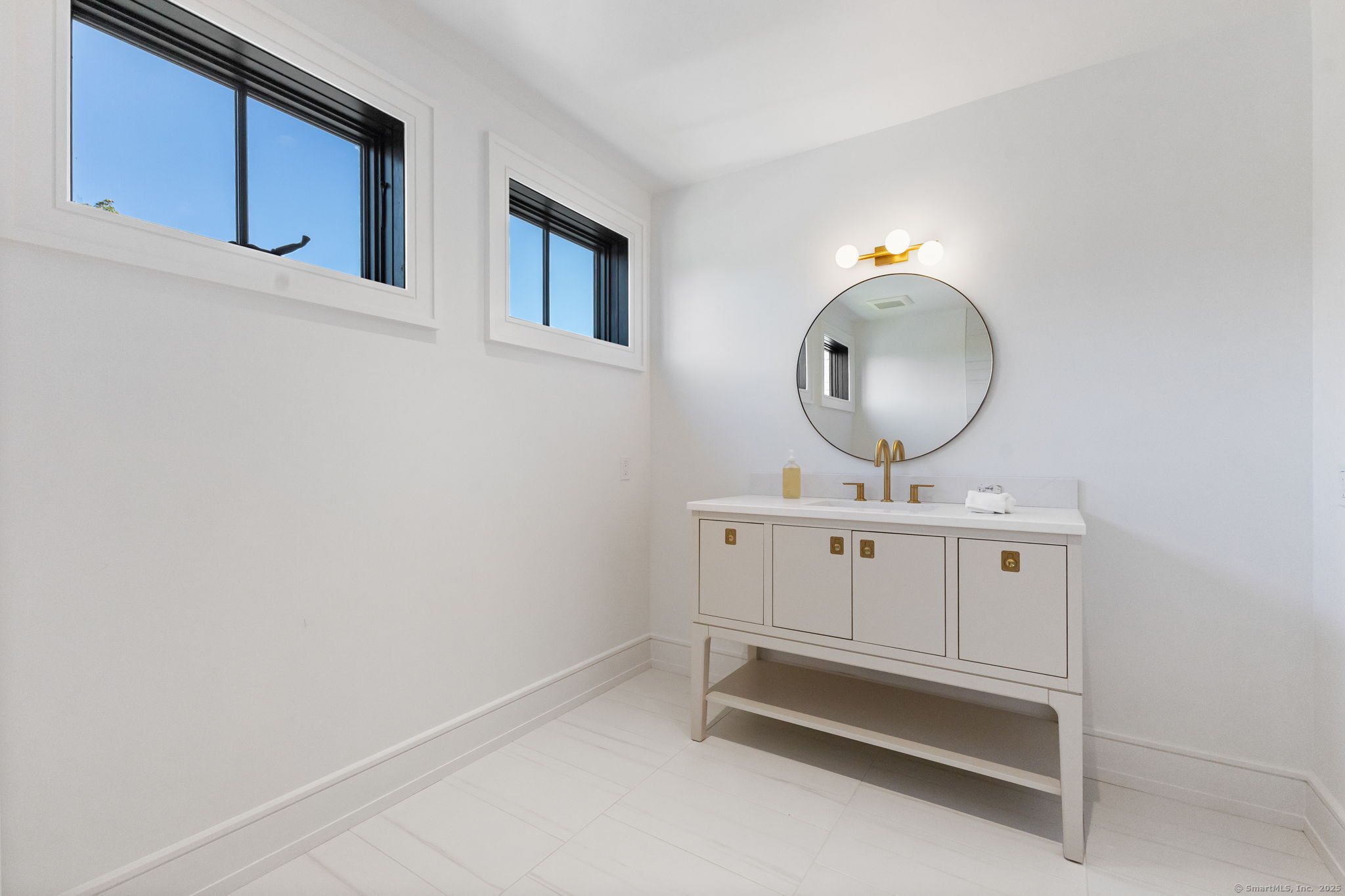 Greenwich, Connecticut, 06830, United States, 5 Bedrooms Bedrooms, ,5.5 BathroomsBathrooms,Residential,For Sale,1959993