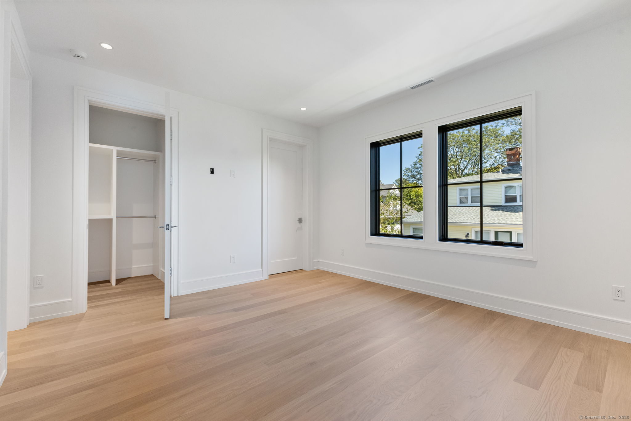 Greenwich, Connecticut, 06830, United States, 5 Bedrooms Bedrooms, ,5.5 BathroomsBathrooms,Residential,For Sale,1959993