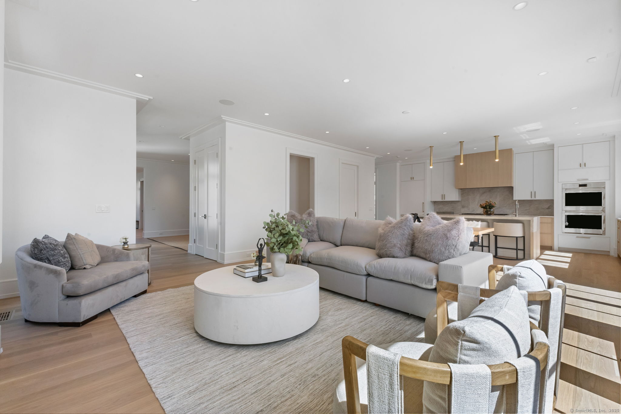 Greenwich, Connecticut, 06830, United States, 5 Bedrooms Bedrooms, ,5.5 BathroomsBathrooms,Residential,For Sale,1959993