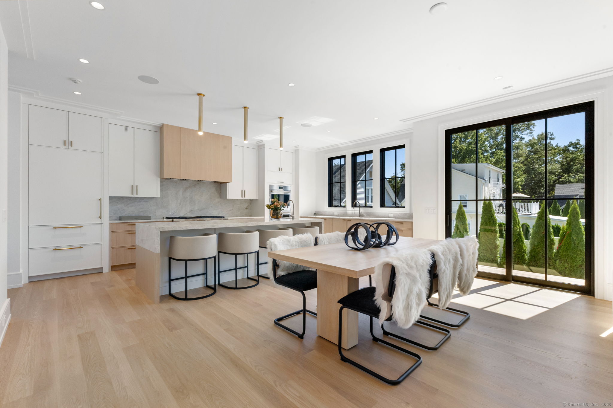 Greenwich, Connecticut, 06830, United States, 5 Bedrooms Bedrooms, ,5.5 BathroomsBathrooms,Residential,For Sale,1959993