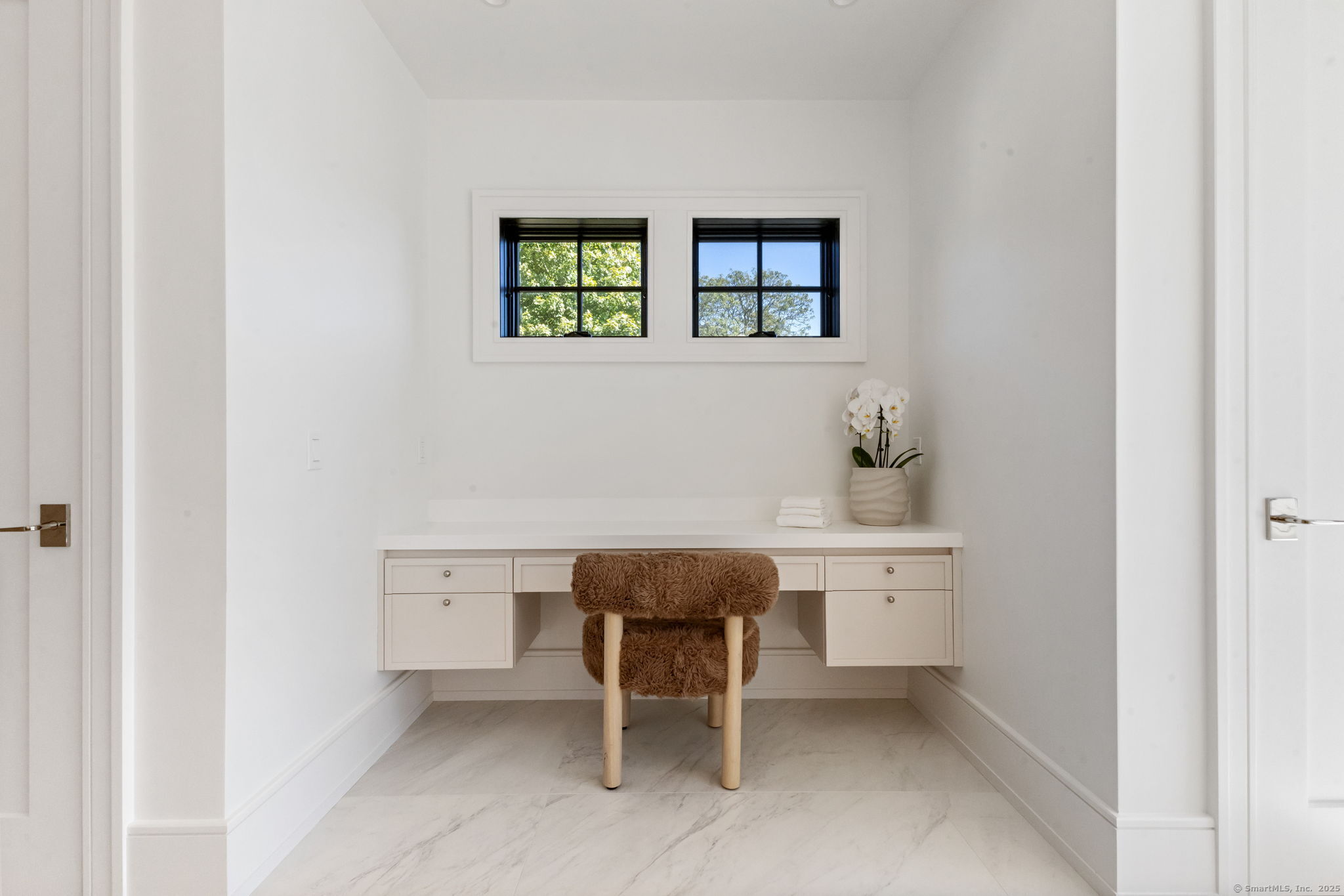 Greenwich, Connecticut, 06830, United States, 5 Bedrooms Bedrooms, ,5.5 BathroomsBathrooms,Residential,For Sale,1959993