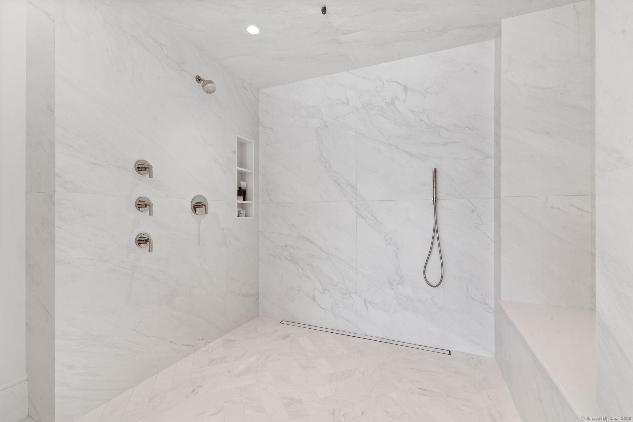 Greenwich, Connecticut, 06830, United States, 5 Bedrooms Bedrooms, ,5.5 BathroomsBathrooms,Residential,For Sale,1959993