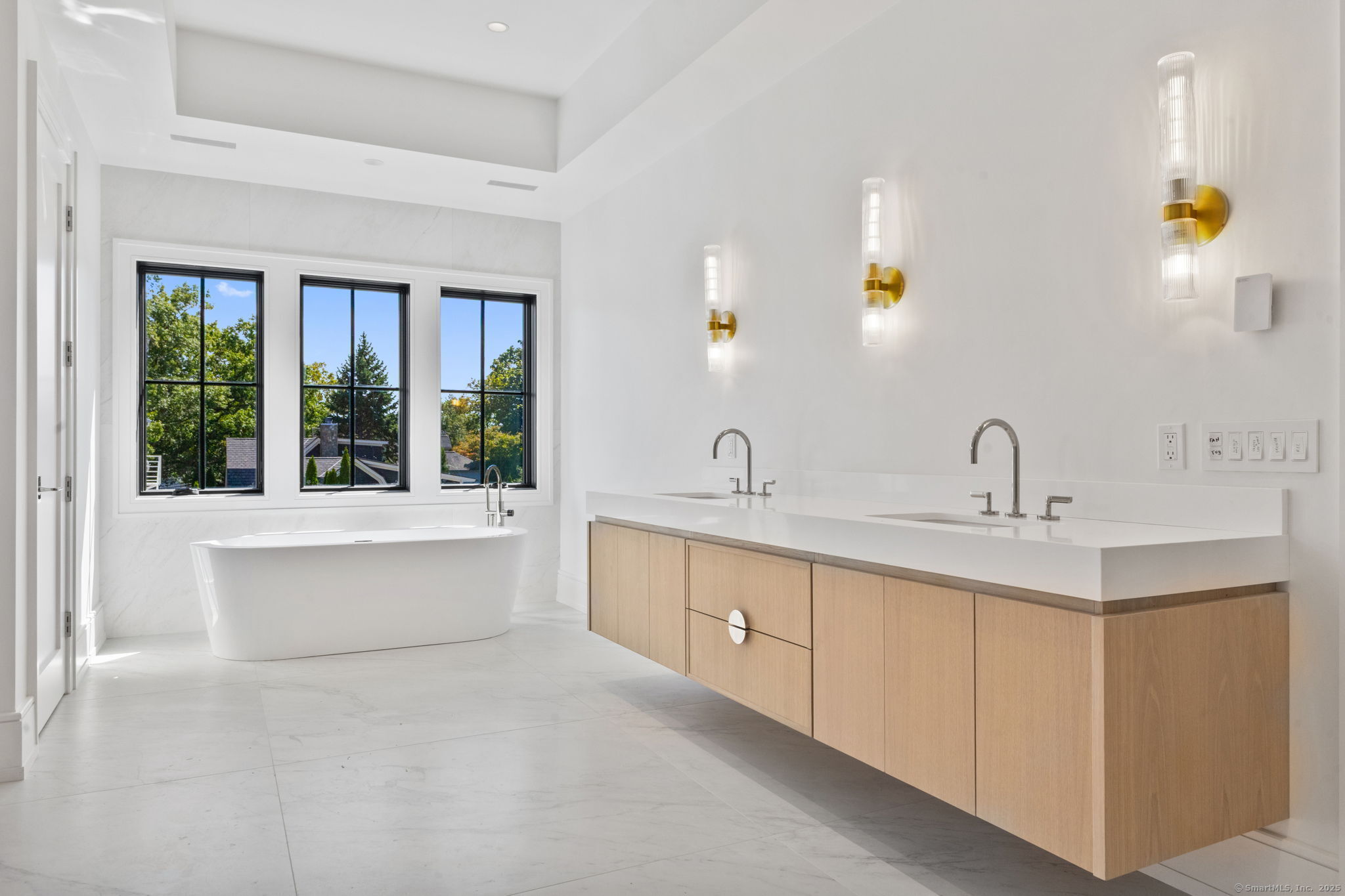 Greenwich, Connecticut, 06830, United States, 5 Bedrooms Bedrooms, ,5.5 BathroomsBathrooms,Residential,For Sale,1959993