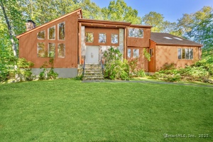 732 Den Road
