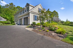 Homes for sale in Oxford, CT | 55 Tram Dr, Oxford, CT 06478 | MLS# 24128321