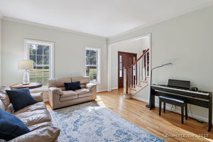 Homes for sale in Simsbury, CT | 247 Old Farms Rd, Simsbury, CT 06070 | MLS# 24127298