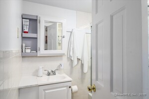 Homes for sale in New Canaan, CT | 61 Smith Ridge Rd, New Canaan, CT 06840 | MLS# 24122837