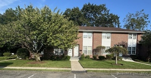 2 Willowbrook Court, Unit 2