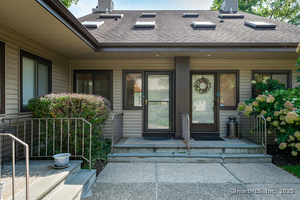 2437 Bedford Street, Unit F20