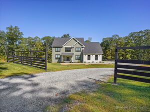 Homes for sale in Southbury, CT | 308 Vista View Dr, Southbury, CT 06488 | MLS# 24127351