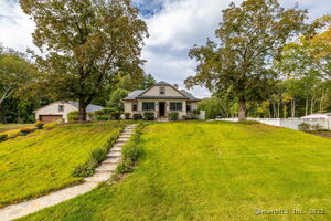 Homes for sale in Avon, CT | 152 Arch Rd, Avon, CT 06001 | MLS# 24128144