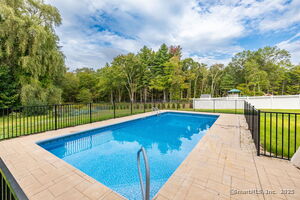 Homes for sale in Avon, CT | 152 Arch Rd, Avon, CT 06001 | MLS# 24128144