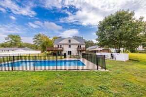 Homes for sale in Avon, CT | 152 Arch Rd, Avon, CT 06001 | MLS# 24128144