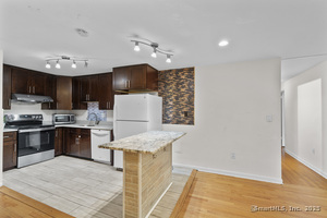 Homes for sale in West Hartford, CT | 102 Oakwood Ave #APT B5, West Hartford, CT 06119 | MLS# 24129057