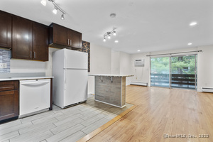 Homes for sale in West Hartford, CT | 102 Oakwood Ave #APT B5, West Hartford, CT 06119 | MLS# 24129057