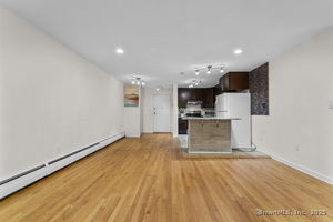 Homes for sale in West Hartford, CT | 102 Oakwood Ave #APT B5, West Hartford, CT 06119 | MLS# 24129057