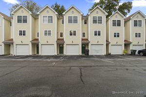 Homes for sale in Norwich, CT | 527 West Thames St #9, Norwich, CT 06360 | MLS# 24127091