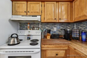 Homes for sale in Vernon, CT | 15 Stonewood Ter, Vernon, CT 06066 | MLS# 24123566