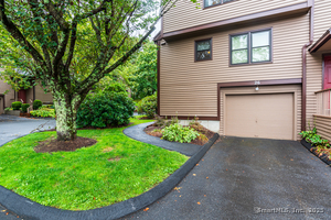 Homes for sale in Monroe, CT | 26 Edgehill Cir #26, Monroe, CT 06468 | MLS# 24128698