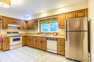 Homes for sale in Monroe, CT | 26 Edgehill Cir #26, Monroe, CT 06468 | MLS# 24128698