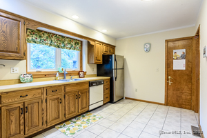 Homes for sale in Monroe, CT | 26 Edgehill Cir #26, Monroe, CT 06468 | MLS# 24128698