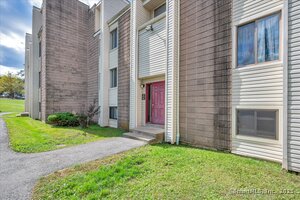 Homes for sale in Middletown, CT | 56 Burgundy Hill Ln #56, Middletown, CT 06457 | MLS# 24129677