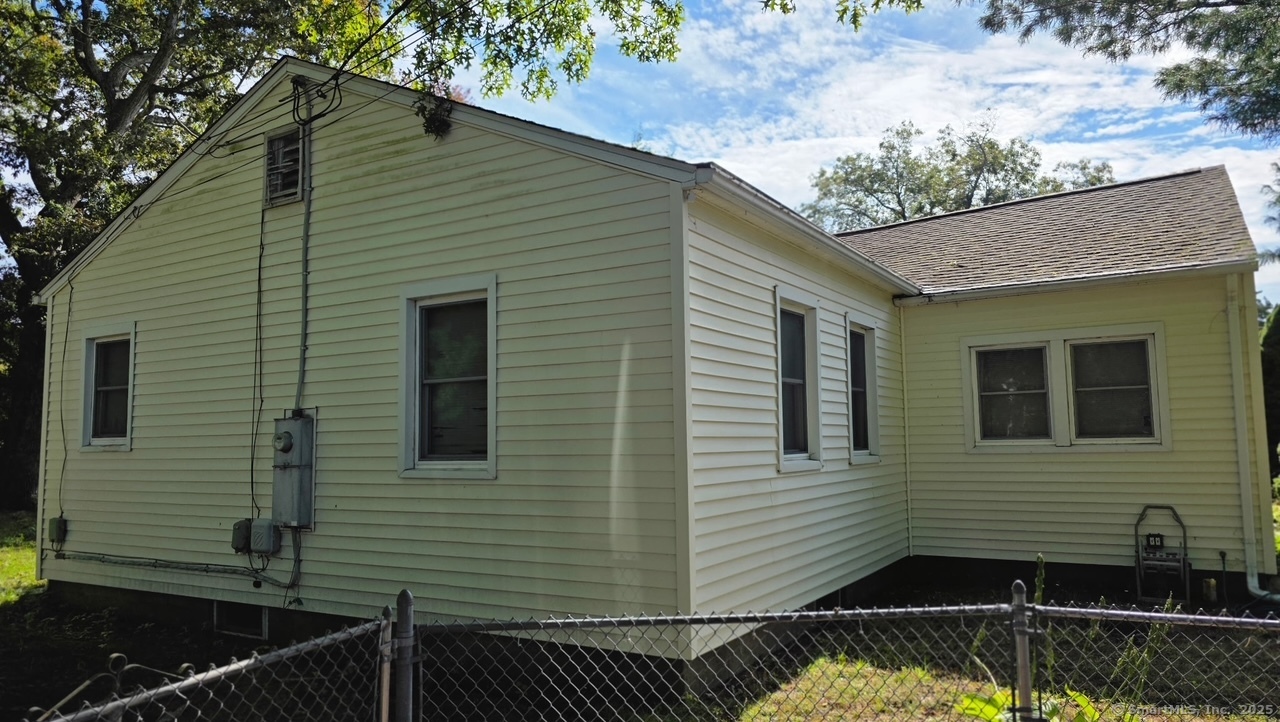 Homes for sale in Groton, CT | 23 Midway Oval, Groton, CT 06340 | MLS# 24129755