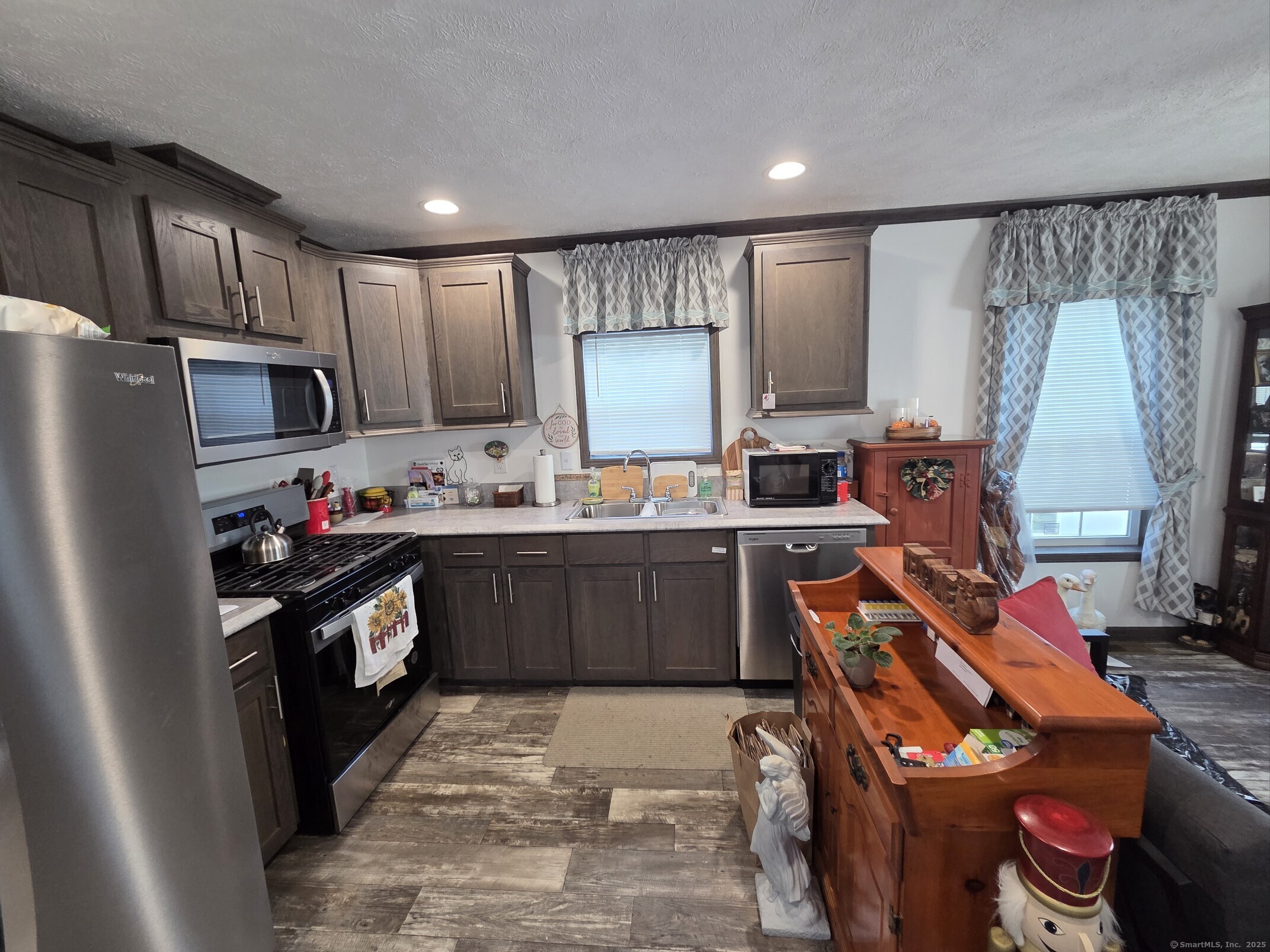 Homes for sale in Branford, CT | 11 School Ground Rd #TRLR 10, Branford, CT 06405 | MLS# 24129990