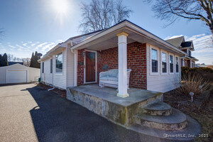 Homes for sale in Old Saybrook, CT | 24 Seabreeze Rd, Old Saybrook, CT 06475 | MLS# 24129970