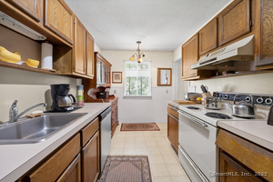 Homes for sale in Southbury, CT | 405 Heritage Vlg #D, Southbury, CT 06488 | MLS# 24129966