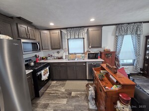 Homes for sale in Branford, CT | 11 School Ground Rd #TRLR 10, Branford, CT 06405 | MLS# 24129990