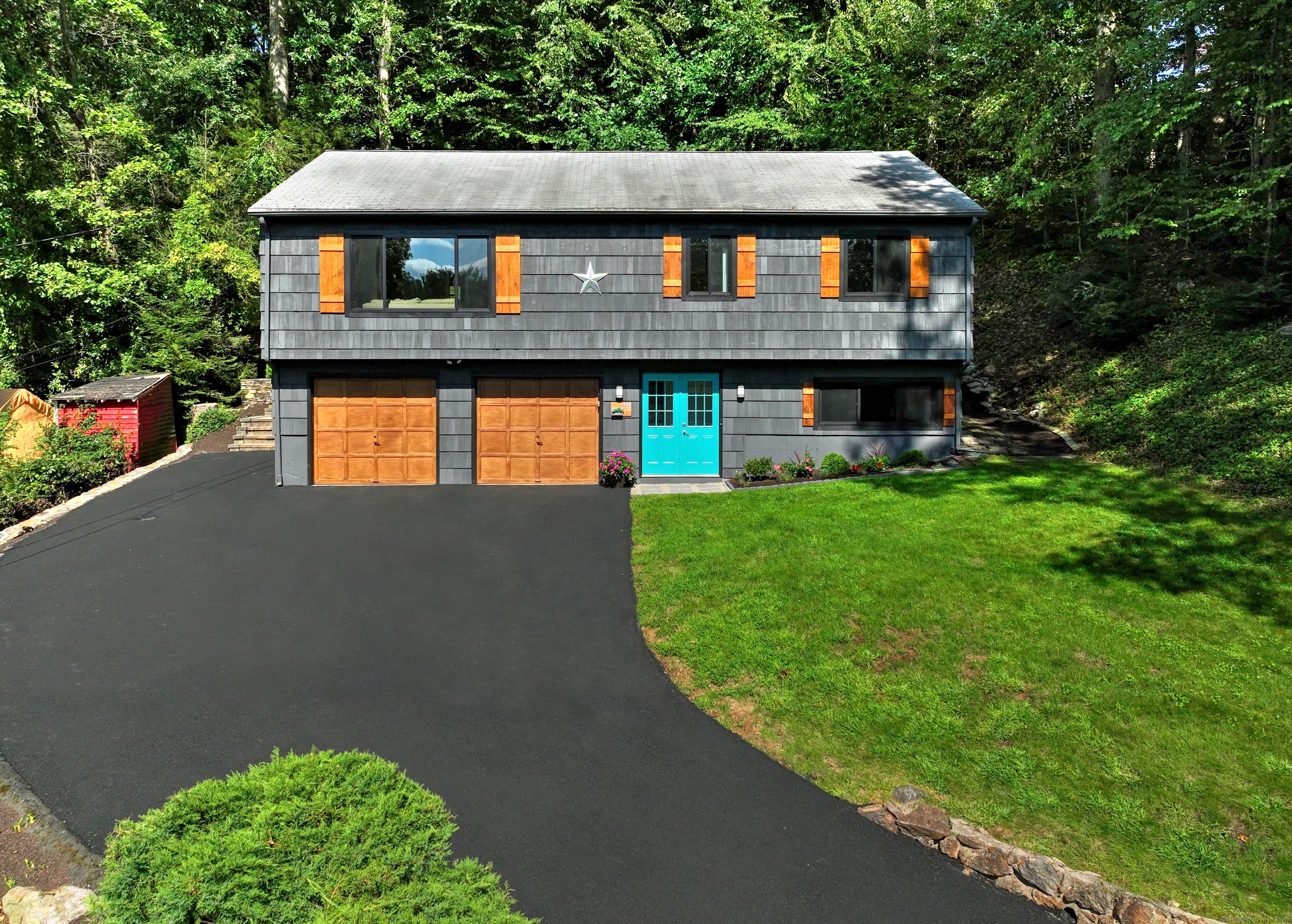 Homes for sale in Trumbull, CT | 138 Pinewood Trl, Trumbull, CT 06611 | MLS# 24130043