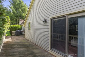 Homes for sale in Windsor, CT | 10 Cleary Ln, Windsor, CT 06095 | MLS# 24126767