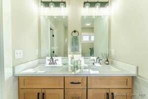 Homes for sale in Killingly, CT | 16 Valley View Dr, Killingly, CT 06241 | MLS# 24130625