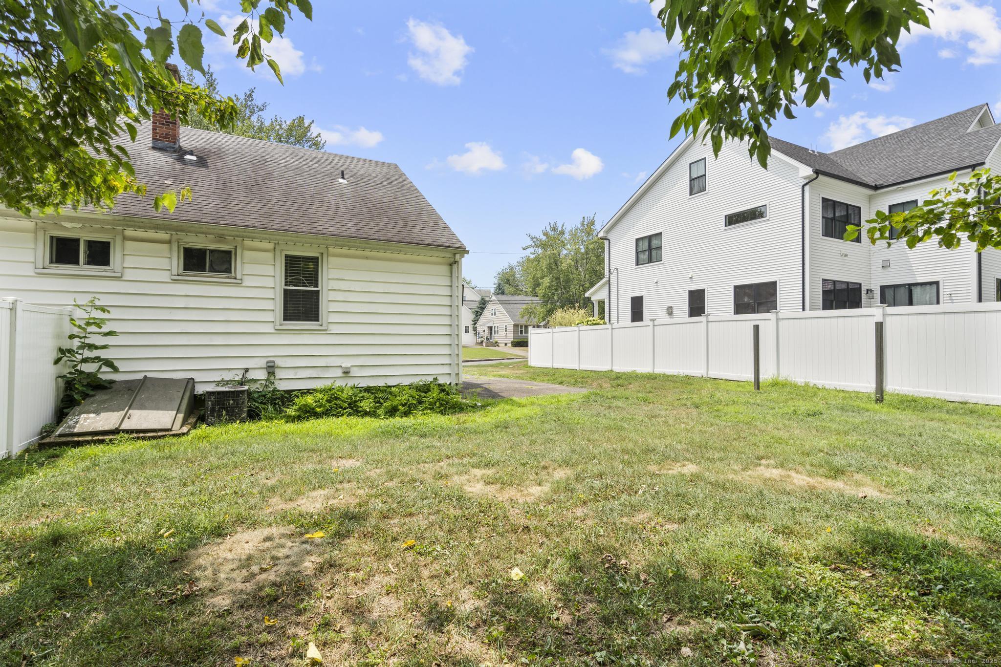 Photo 18 of 214 Country Road, Fairfield, CT